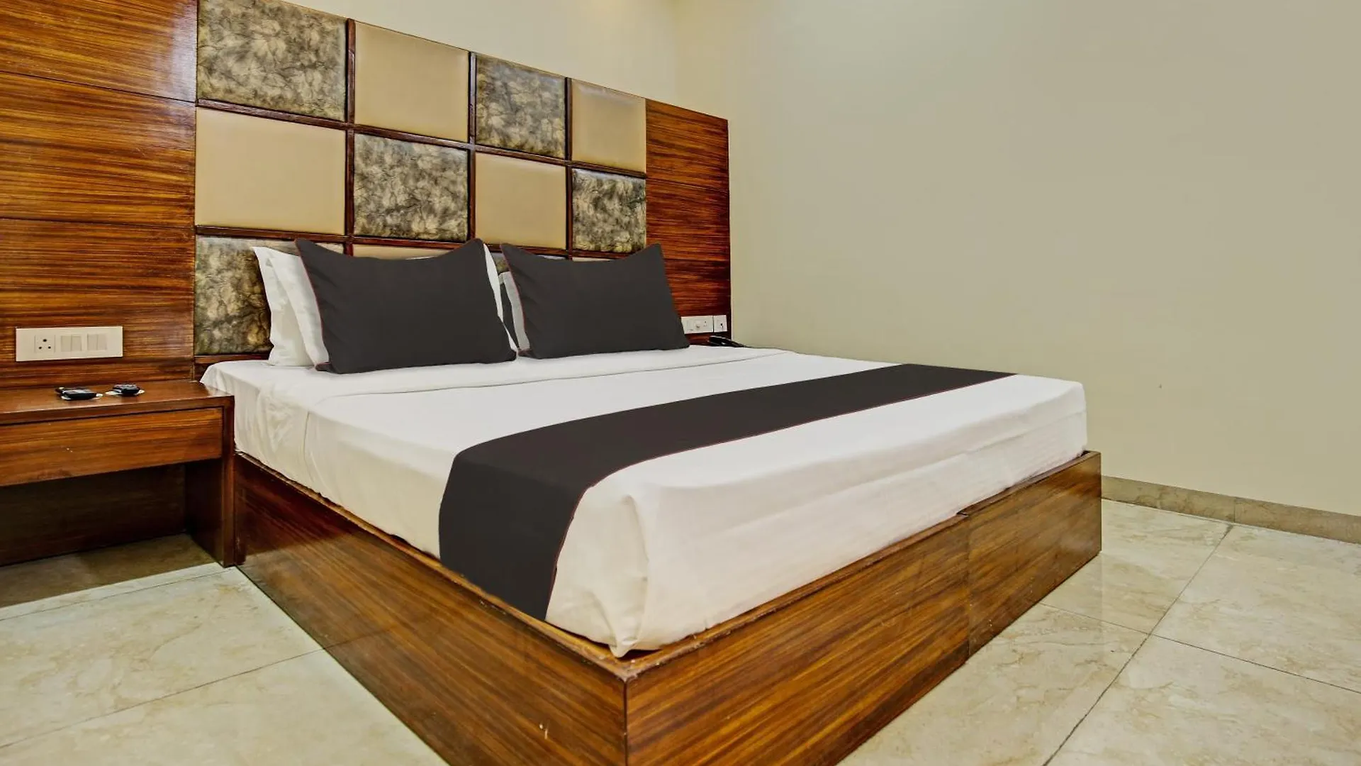 Super Townhouse Eastern View Formerly Vihaan Residency Zirakpur