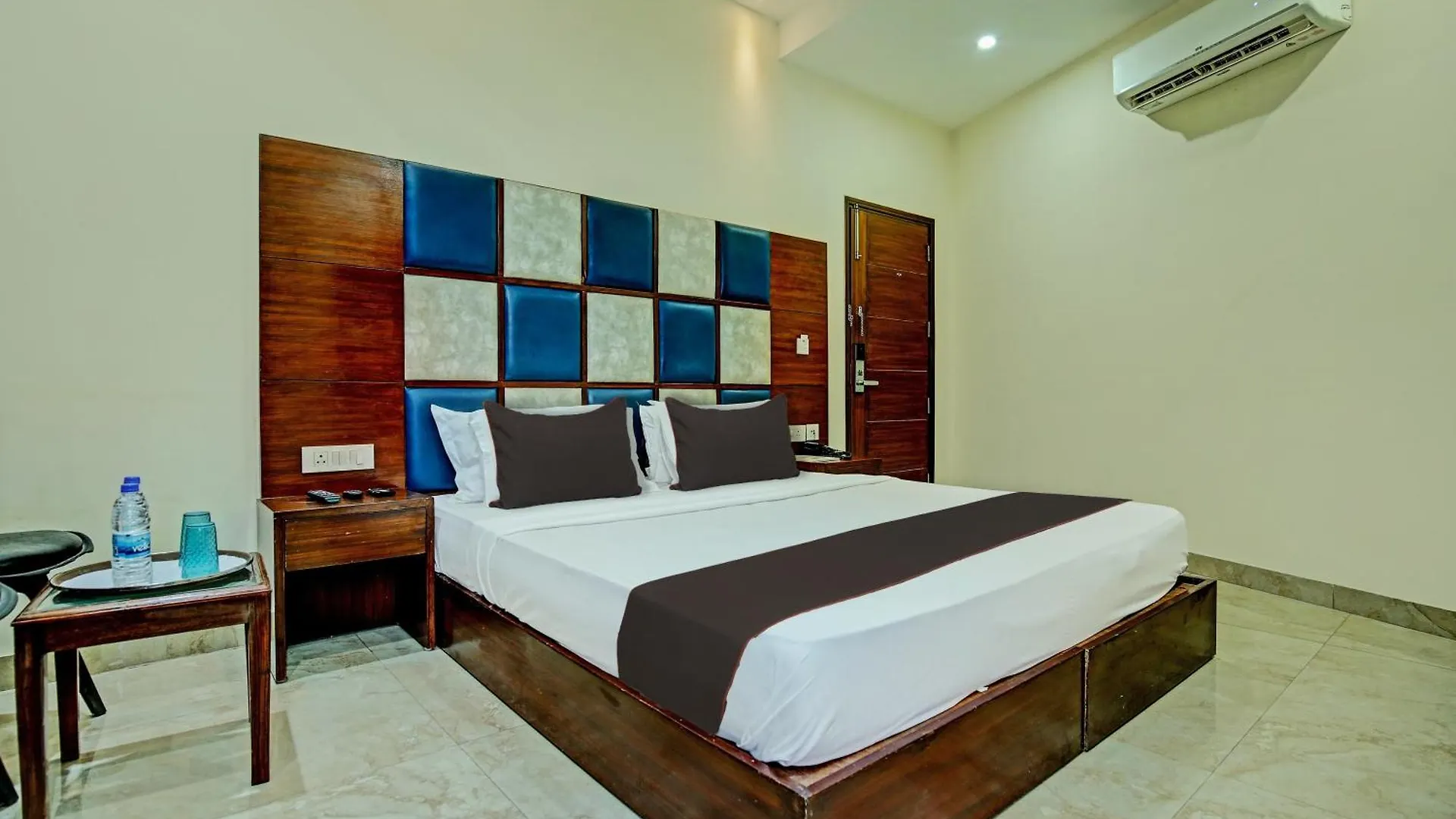 Super Townhouse Eastern View Formerly Vihaan Residency Zirakpur Hotel