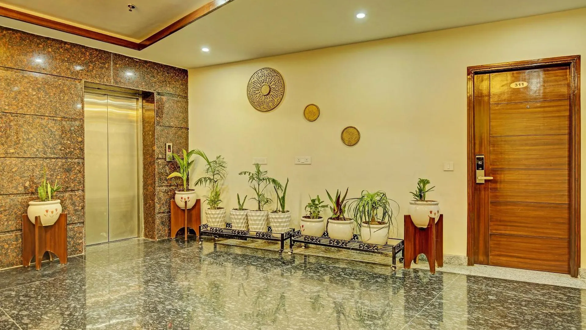 Super Townhouse Eastern View Formerly Vihaan Residency Zirakpur 3*,